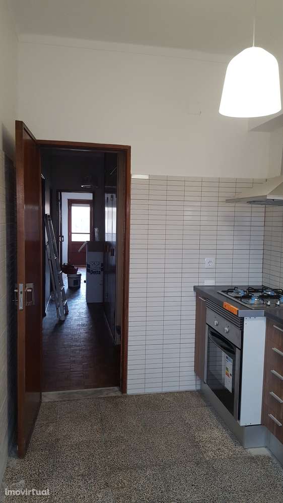 Apartamento T2 remodelado, a 300m do terminal fluvial do Barreiro - Grande imagem: 3/11