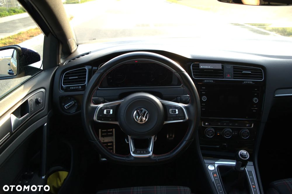 Volkswagen Golf GTI 2.0 TSI OPF Performance - 23