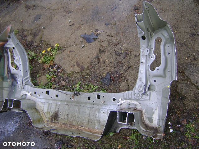 PAS TYLNY TOYOTA AVENSIS T25 03-09 KOMBI - 2