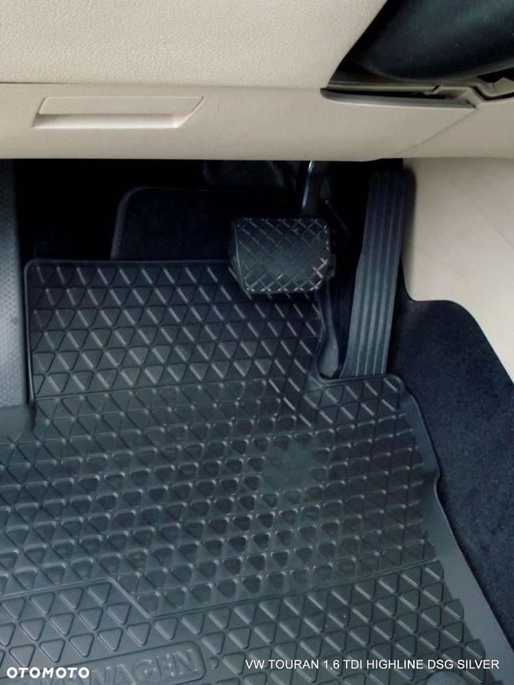 Volkswagen Touran 1.6 TDI DPF BlueMotion Technology DSG Highline - 24