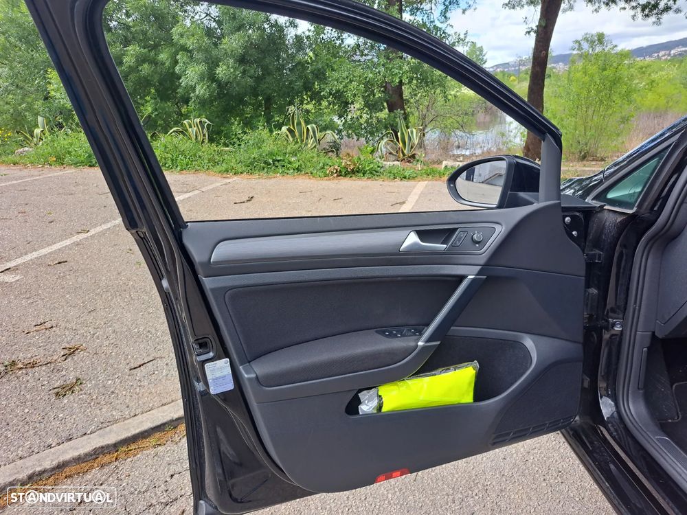 VW Golf 1.6 TDI Highline - 10