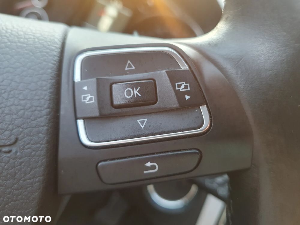 Volkswagen Passat 2.0 TDI Highline - 16