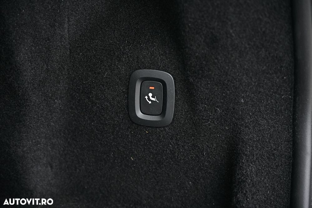 Volvo XC 60 B4 MHEV AT8 AWD Inscription - 36