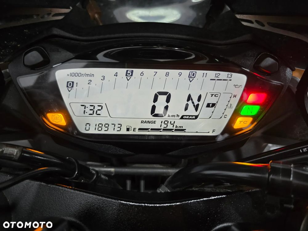 Suzuki GSX - 16
