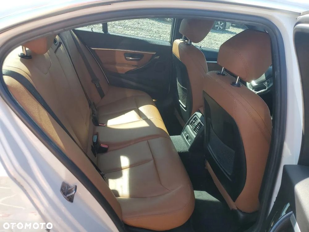 BMW Seria 3 330i xDrive Advantage - 10