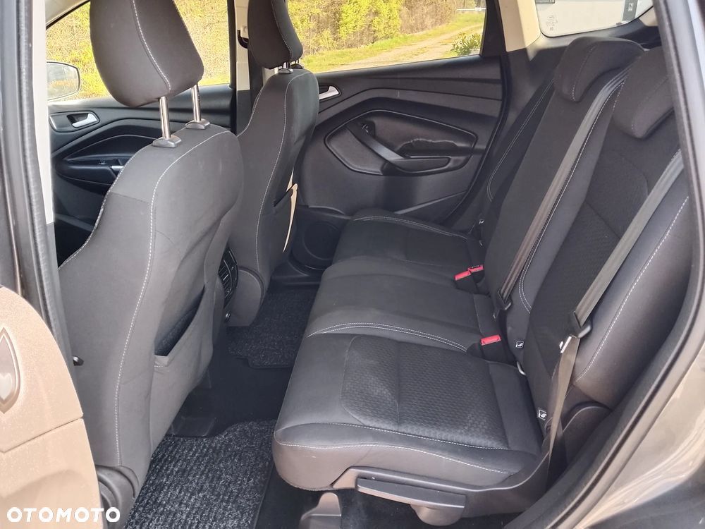 Ford Kuga 2.0 TDCi 2x4 Titanium - 10