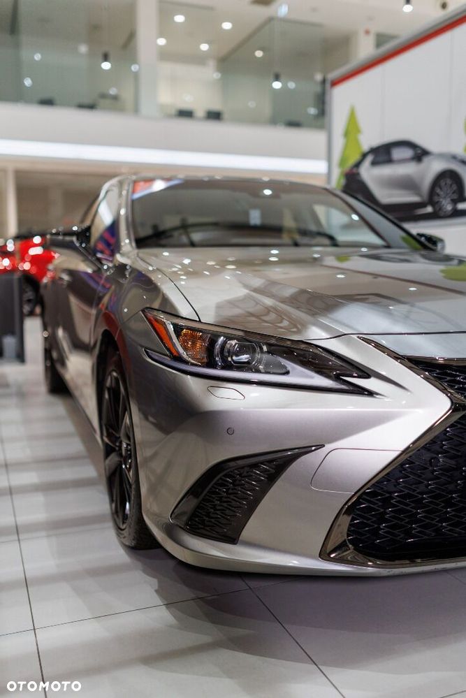 Lexus ES 300h F Sport Design - 21