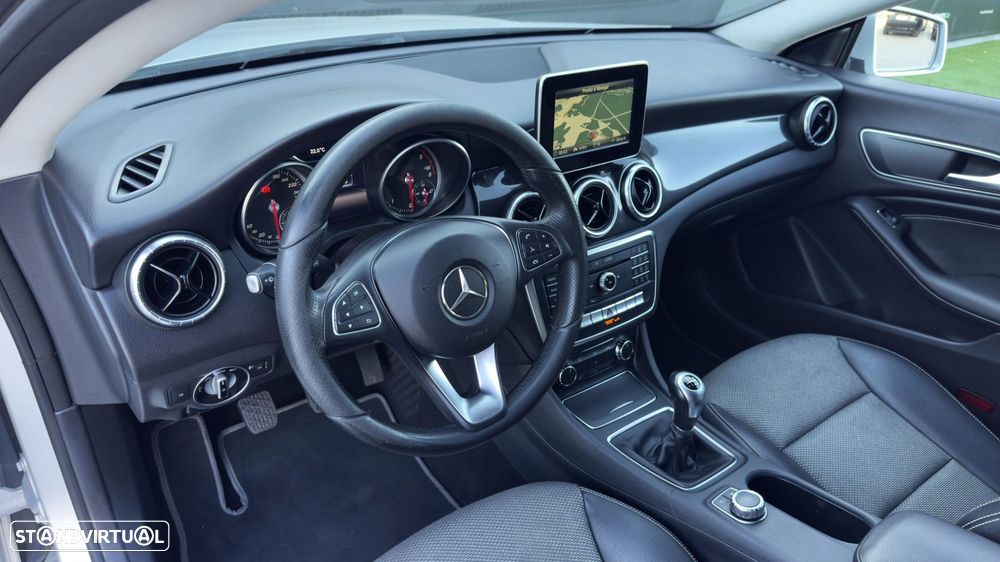 Mercedes-Benz CLA 180 d Shooting Brake Urban - 10