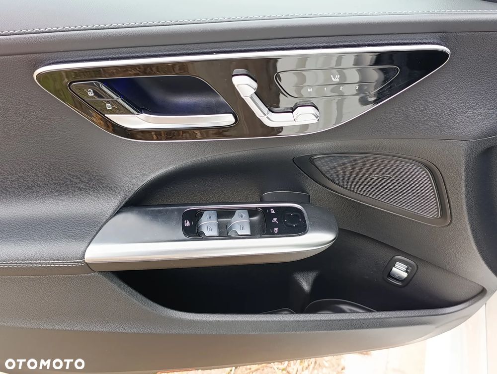 Mercedes-Benz Klasa C 300 d mHEV AMG - 17