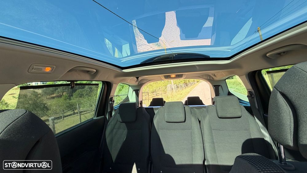 Peugeot 5008 1.6 HDi 7L Allure J17 - 24