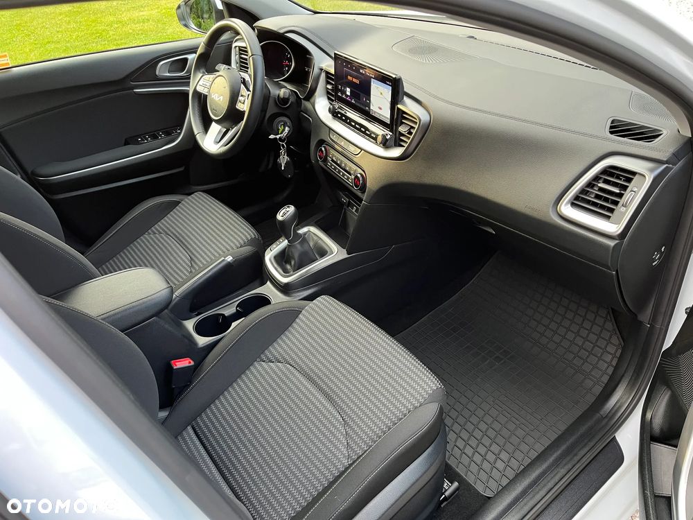Kia Ceed 1.5 T-GDI M - 10