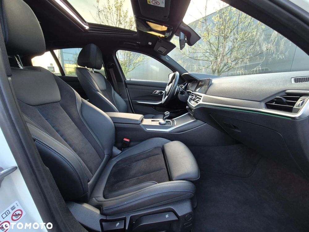 BMW Seria 3 330e M Sport - 27