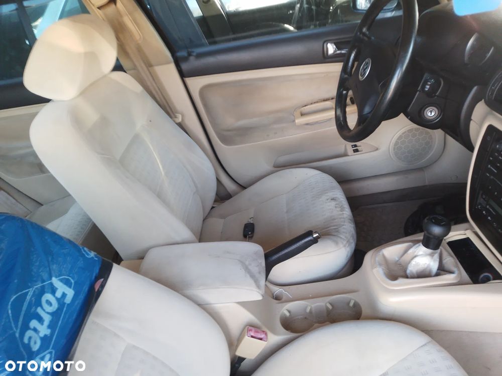 VOLKSWAGEN PASSAT B5 1.9 TDI LIFT 00 - 05 AWX   BELKA ZAWIESZENIA TYŁ - 31