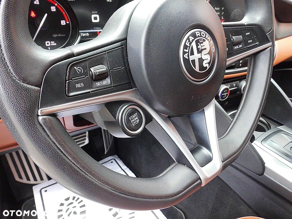 Alfa Romeo Giulia 2.2 AT8 Business - 26