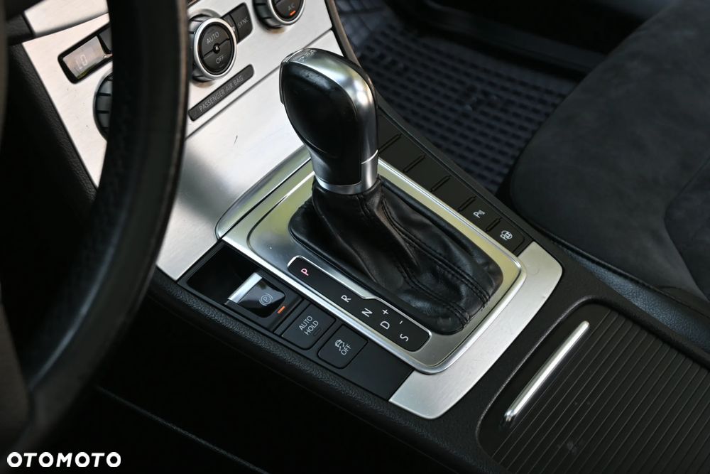 Volkswagen Passat 1.8 TSI DSG Highline - 29
