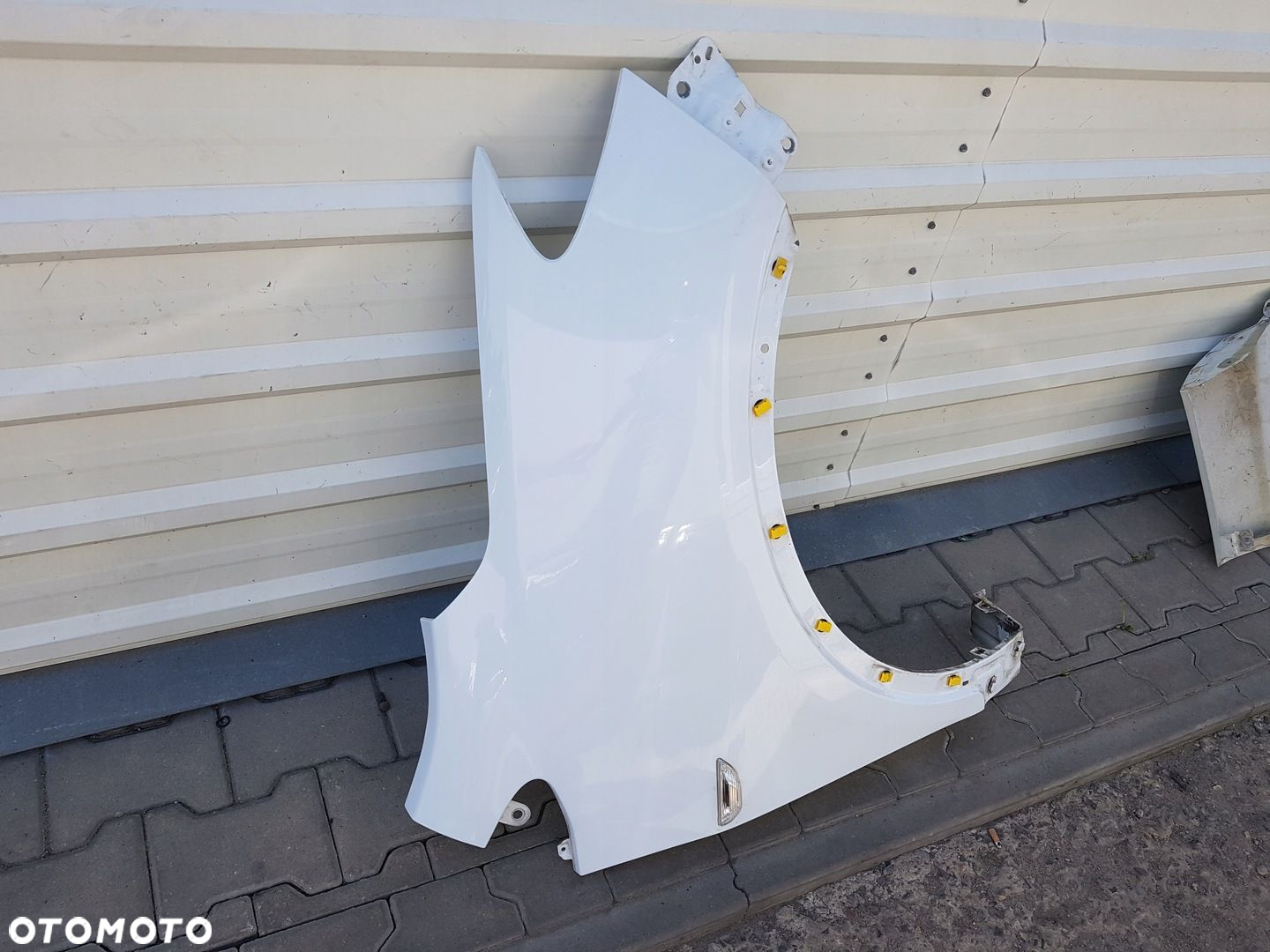 OPEL MOKKA I A 12-16r BŁOTNIK PRAWY PRZÓD Z40R - 2