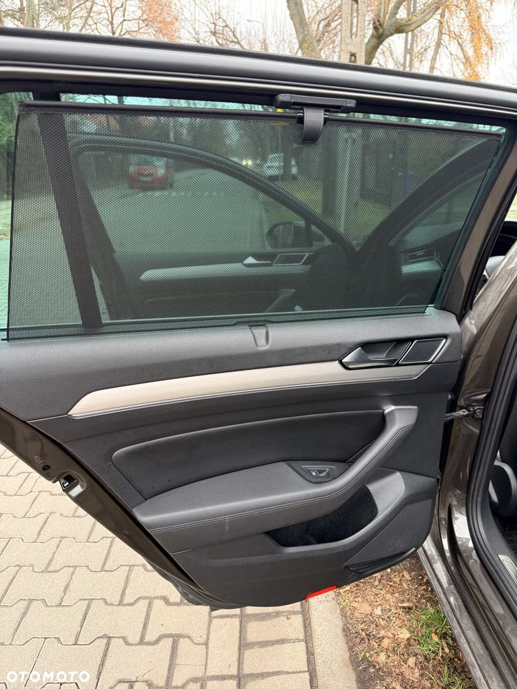 Volkswagen Passat 1.6 TDI SCR DSG Business - 12