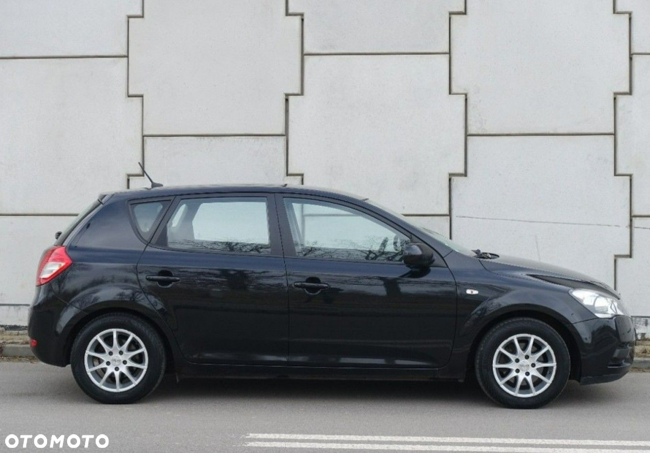 Kia Ceed - 4