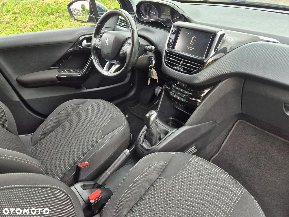 Peugeot 208 1.6 BlueHDi Allure S&S - 5