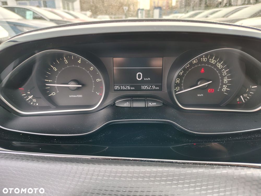 Peugeot 208 1.2 PureTech Allure - 17