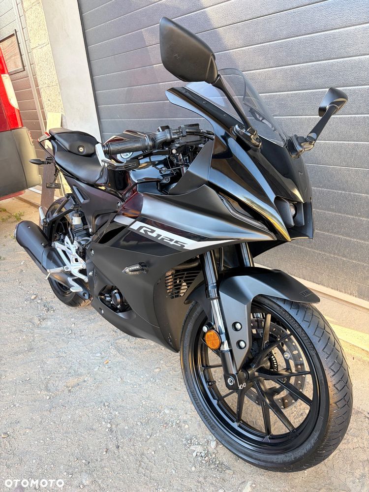 Yamaha YZF - 1