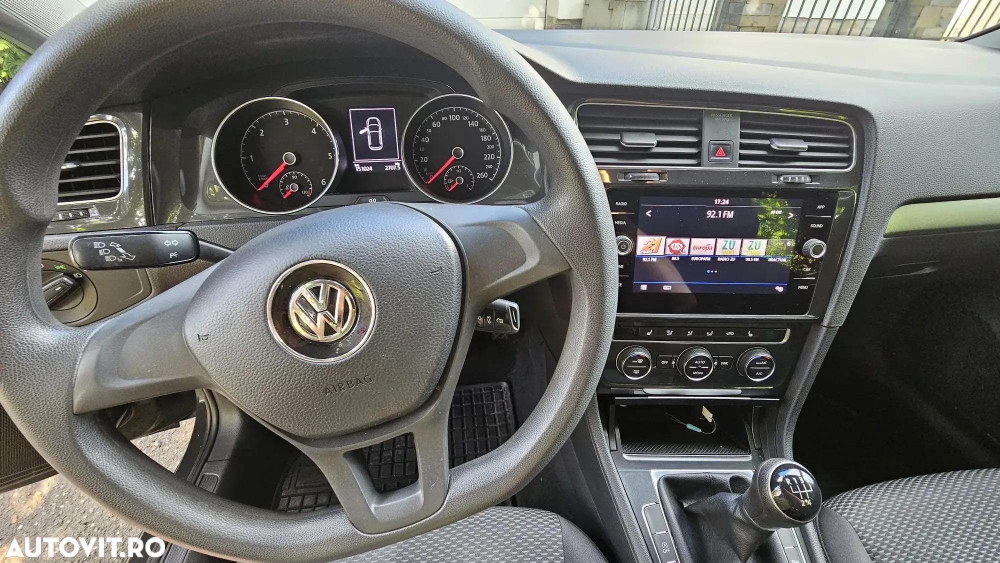 Volkswagen Golf 1.6 TDI Trendline - 8