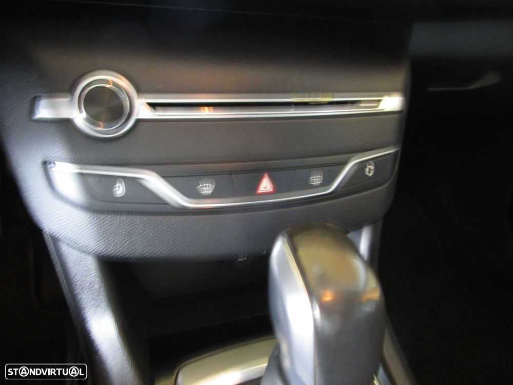 Peugeot 308 SW BlueHDi 120 EAT6 Stop & Start Allure - 29
