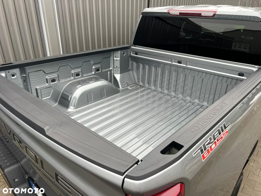 Chevrolet Silverado - 21