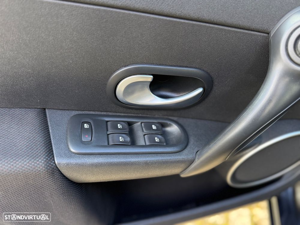 Renault Clio 1.2 16V Dynamique - 11