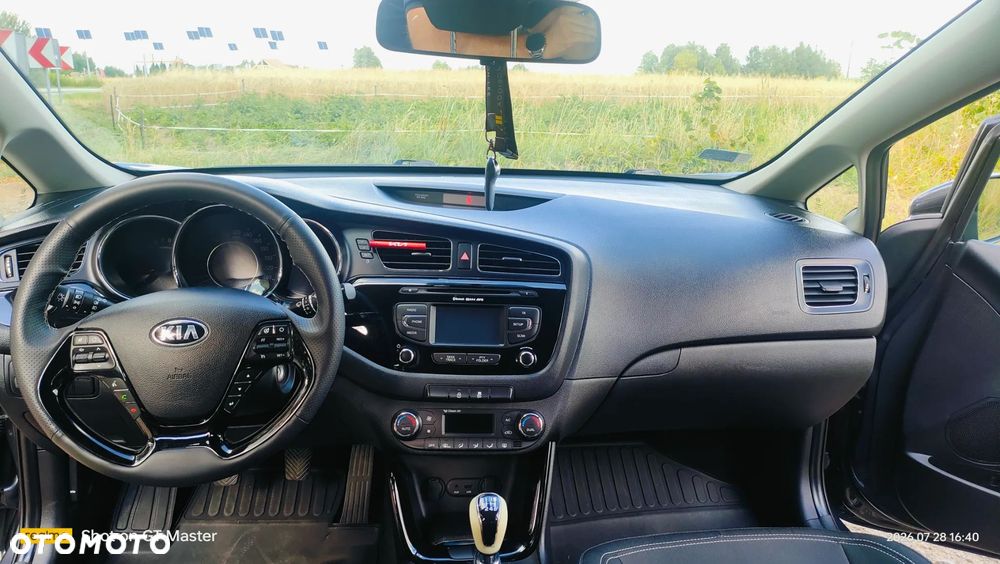 Kia Ceed - 11