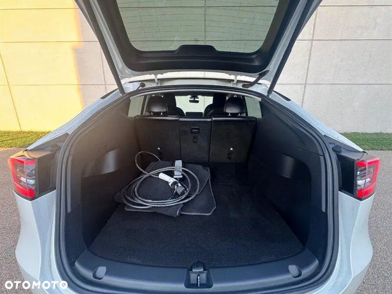 Tesla Model Y Long Range Dual Motor AWD - 15