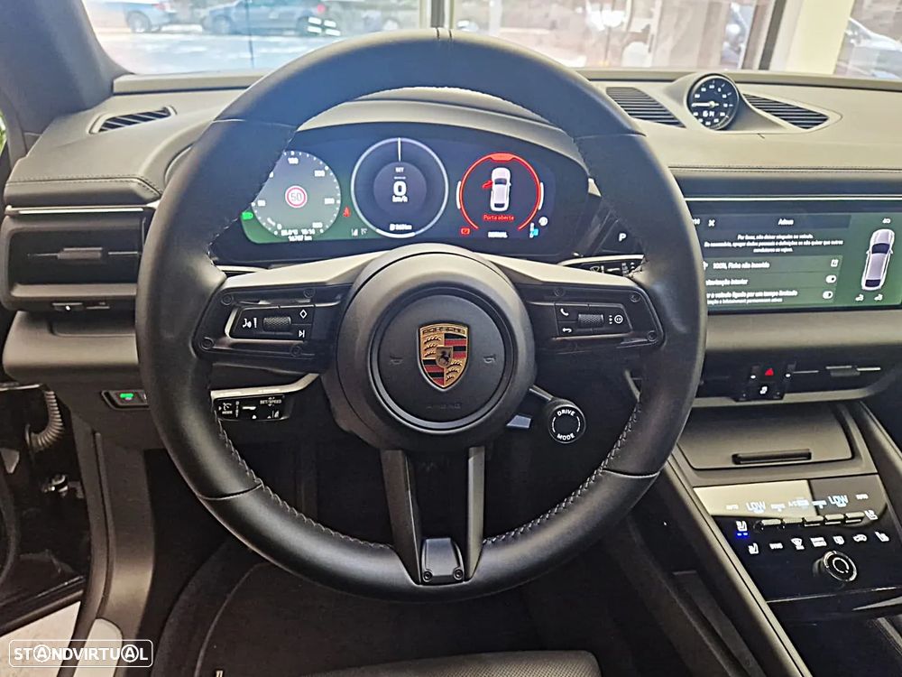 Porsche Macan Electric 4 - 18