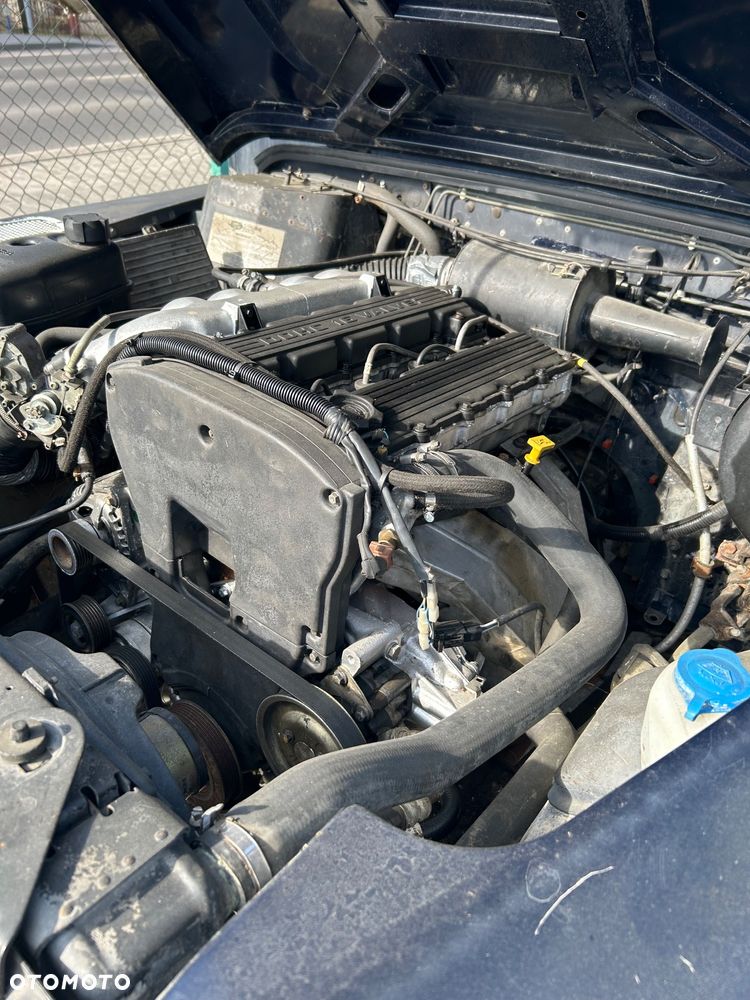 Land Rover Defender - 16