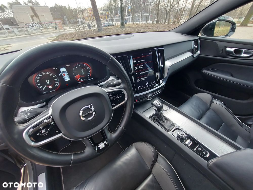 Volvo S60 T4 R-Design - 23