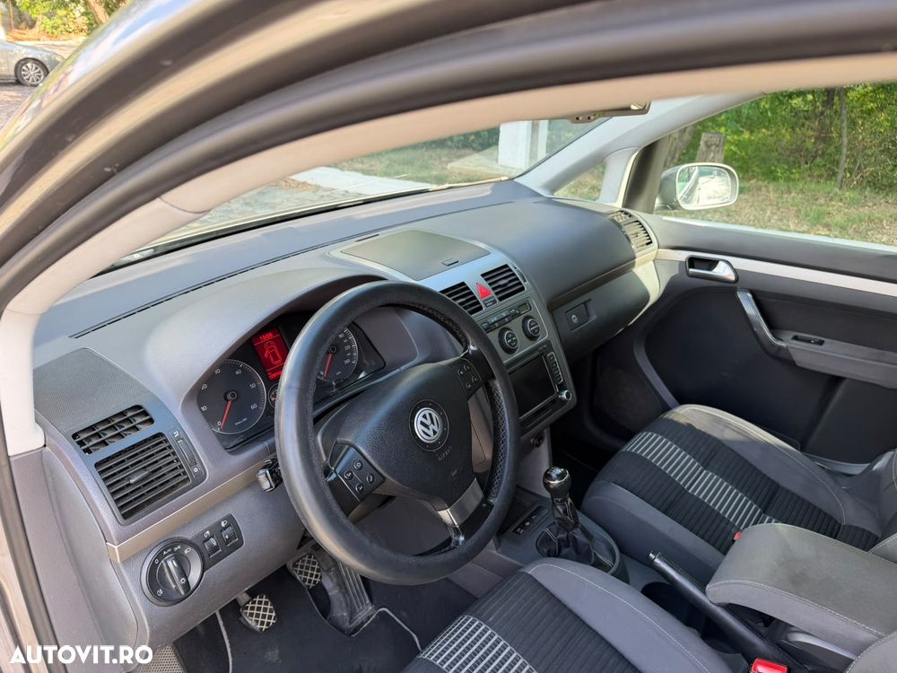 Volkswagen Touran 2.0 TDI Highline - 5