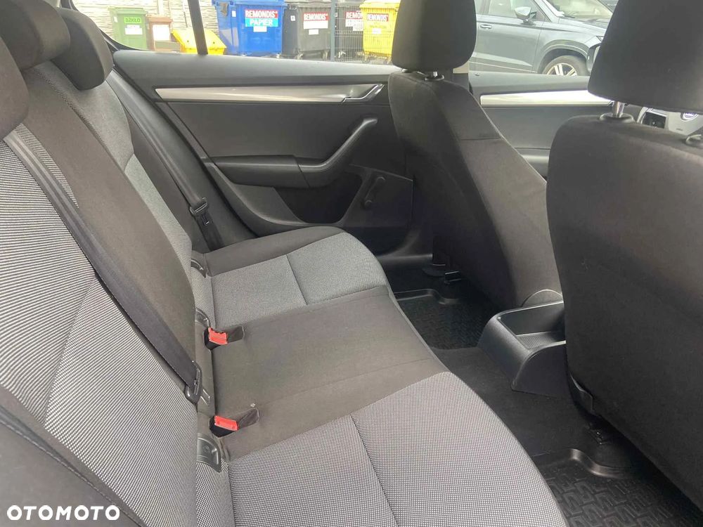 Skoda Octavia 1.2 TSI Ambiente - 24