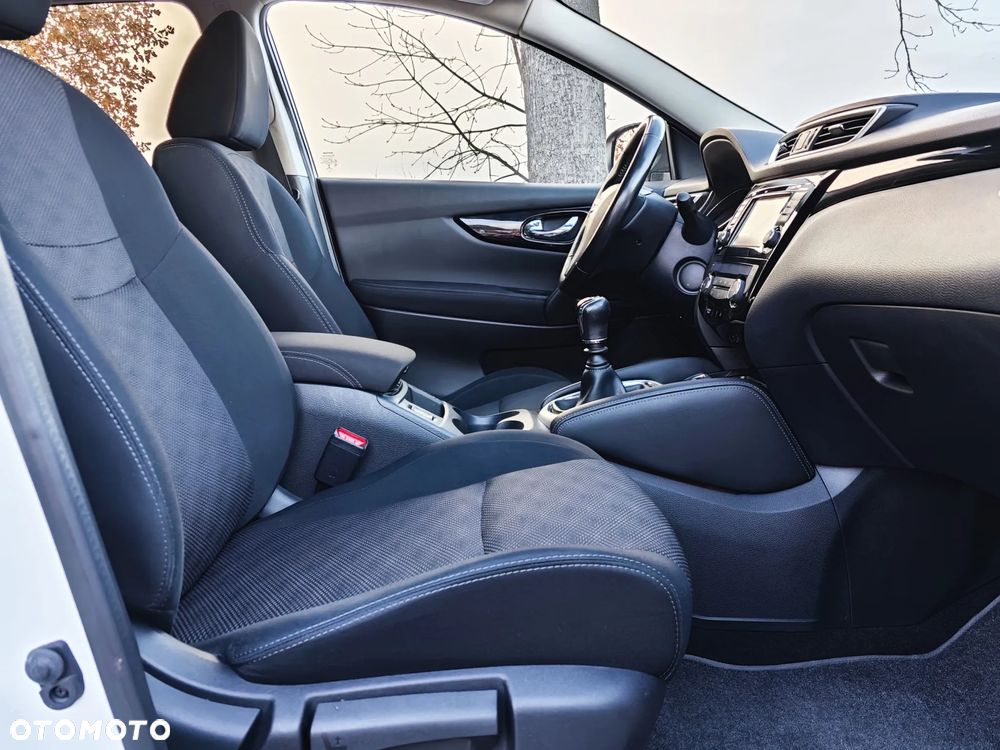 Nissan Qashqai 1.6 DIG-T N-Connecta - 24