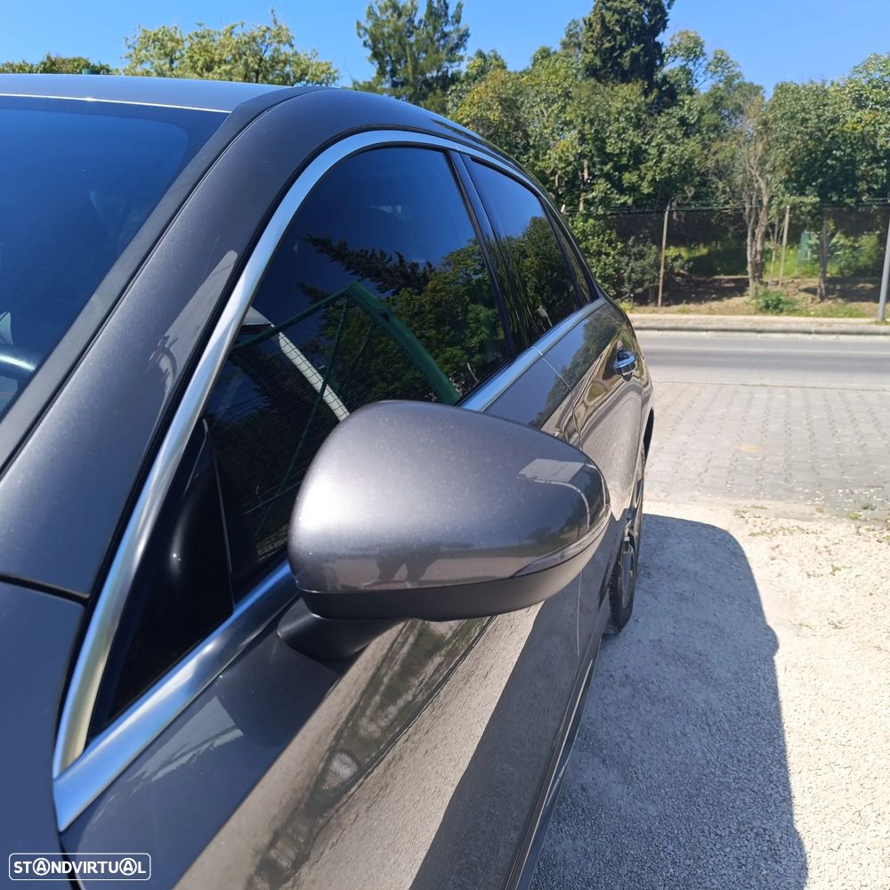 Mercedes-Benz A 250 e AMG Line - 8