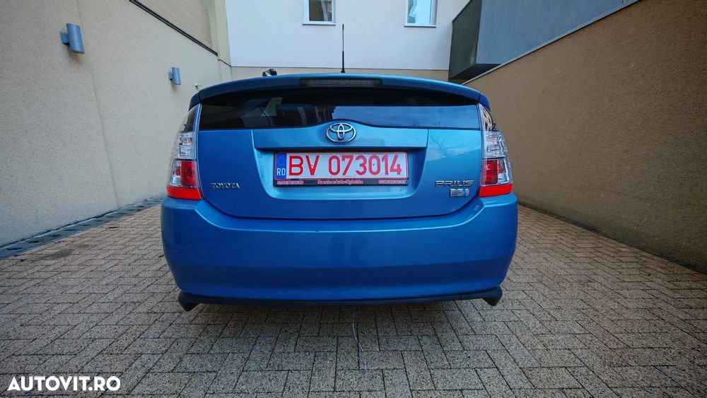 Toyota Prius (Hybrid) - 11