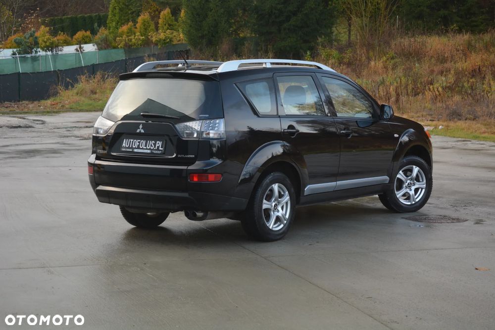 Mitsubishi Outlander - 2