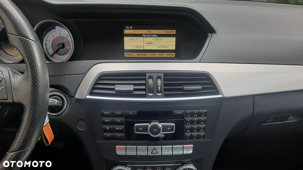 Mercedes-Benz Klasa C 180 CGI BlueEFFICIENCY Avantgarde - 23