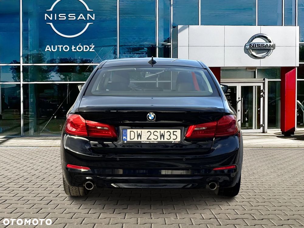 BMW Seria 5 530i GPF xDrive Sport Line sport - 4