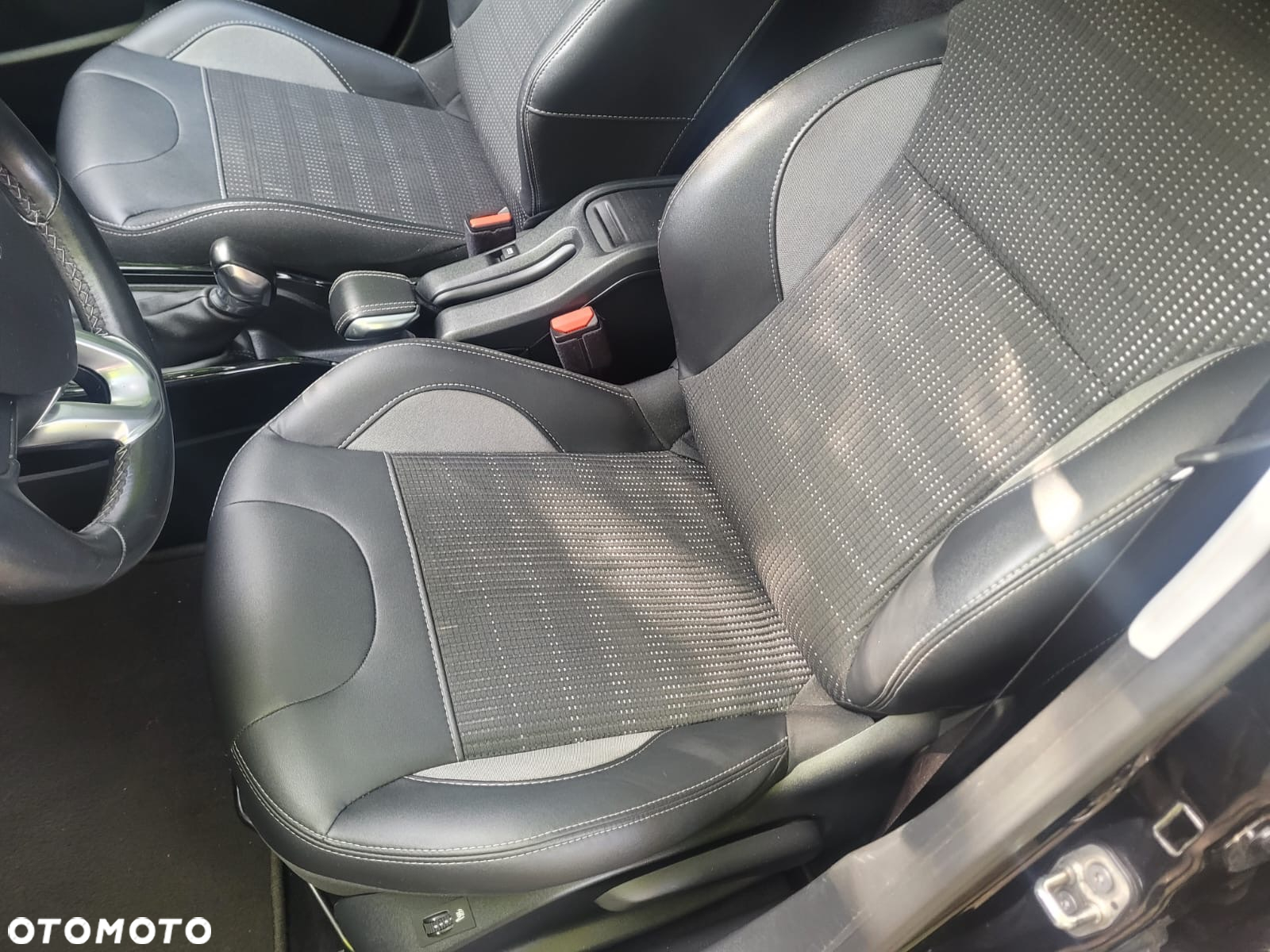 Peugeot 2008 1.5 BlueHDi Allure - 27
