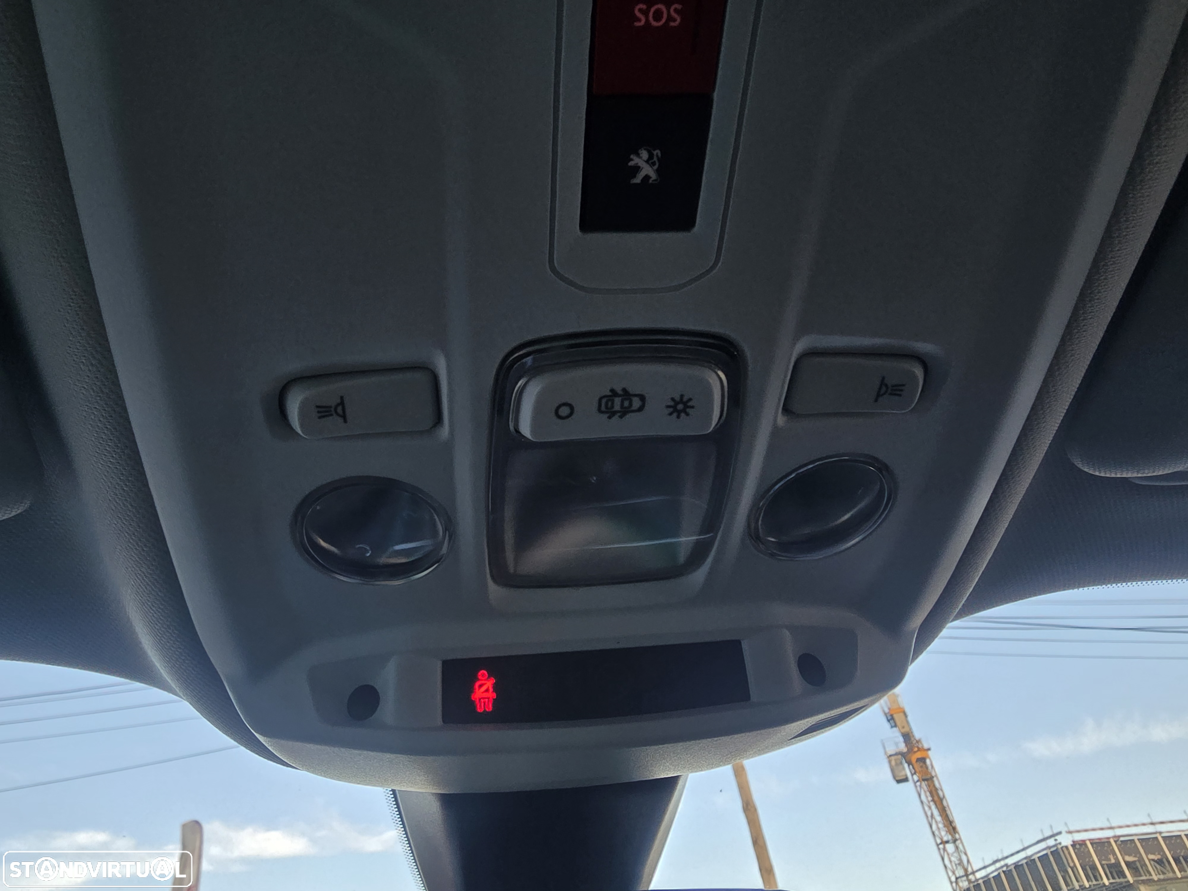 Peugeot 2008 1.5 BlueHDi Allure EAT8 - 40
