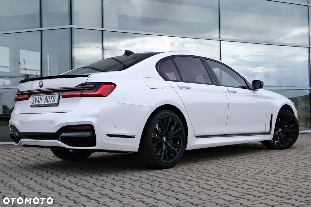 BMW Seria 7 750i xDrive sport - 13