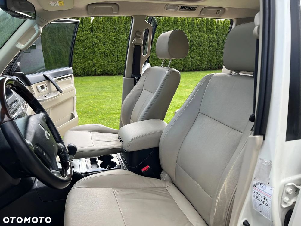 Mitsubishi Pajero - 14