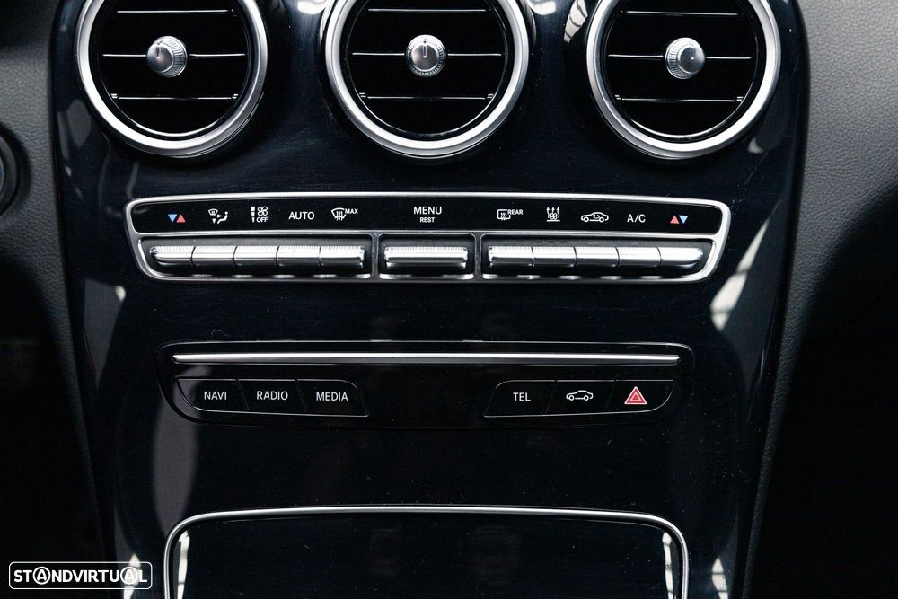 Mercedes-Benz C 300 e AMG Line - 28