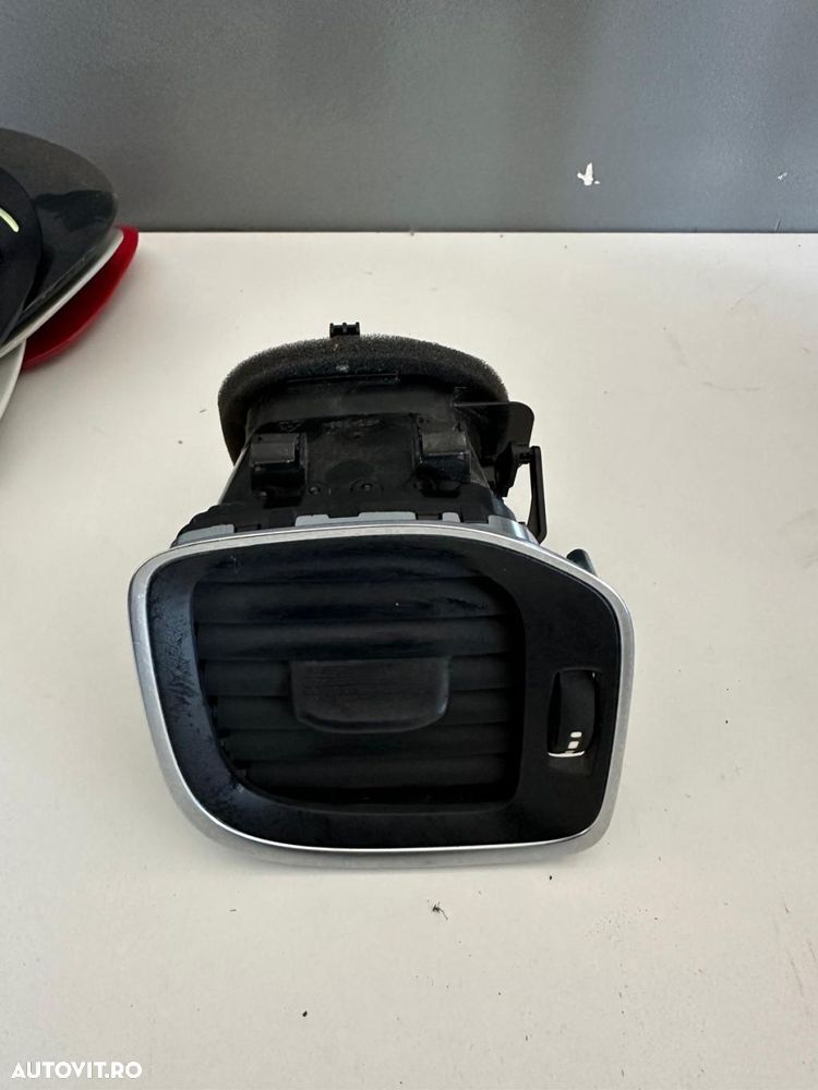 Grila aerisire bord stanga fata Volvo V40 S60 V60 30791697 - 2