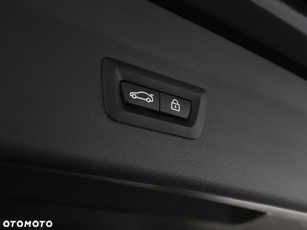 BMW X1 sDrive18d xLine - 39