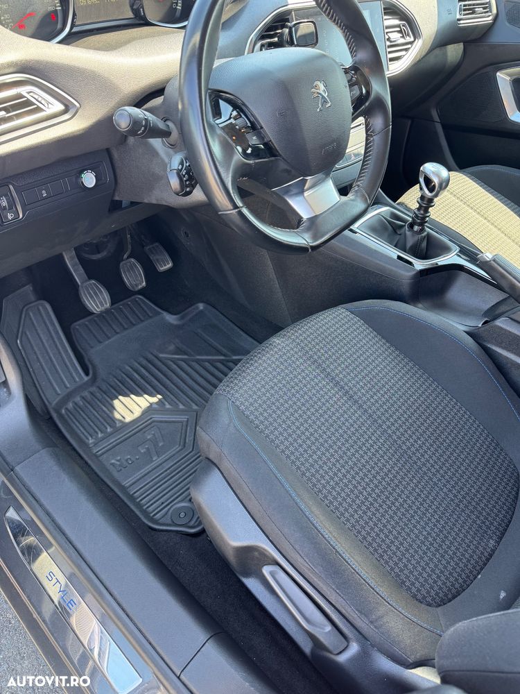 Peugeot 308 1.2 L PureTech Turbo Allure - 11